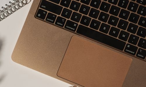 making notes with a seo and web design client